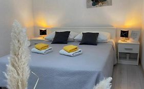 Rural Apartment Ante
